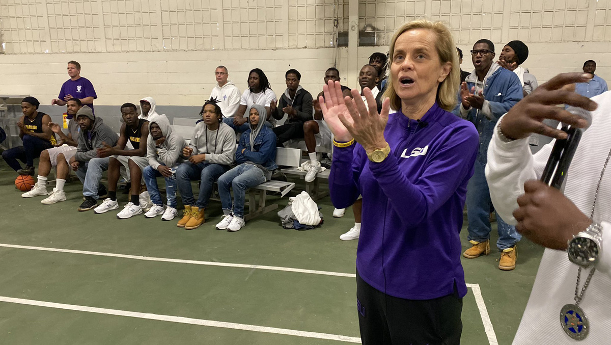 Kim Mulkey Takes LSU WBB To Visit Largest Max-Security Prison In