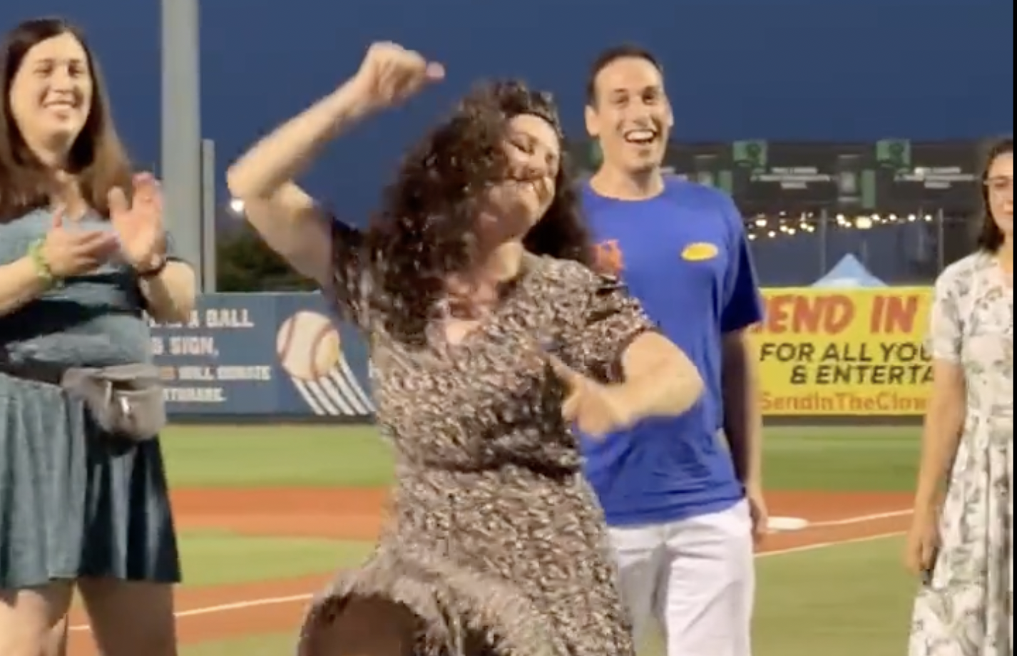 Minor League Team Held Seinfeld Themed Elaine Dance Contest 4842