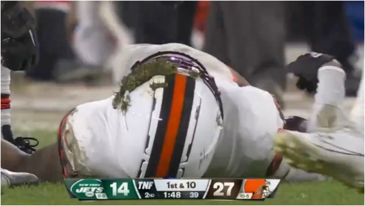 Browns' Elijah Moore appears to convulse after tackle in scary on-field  incident