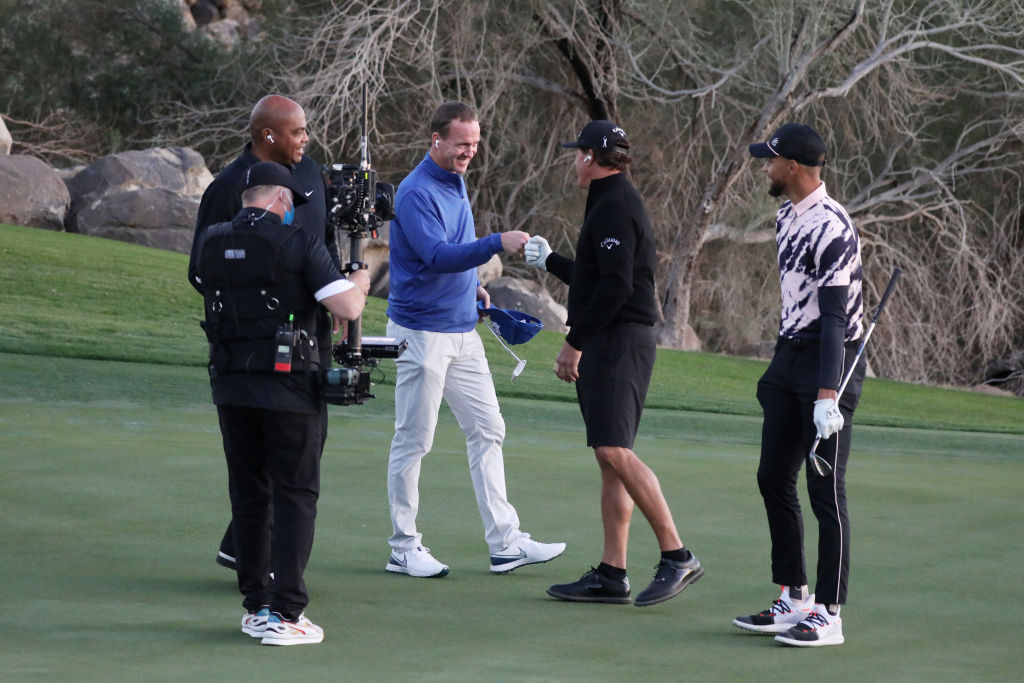 Phil Mickelson/Charles Barkley Outduel Steph Curry/Peyton Manning In(02)