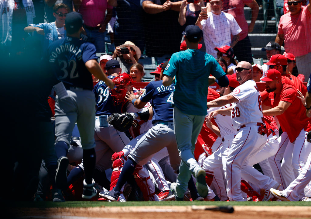 Jesse Winker Gets Pizza Delivered From Mariners Fan Following Brawl