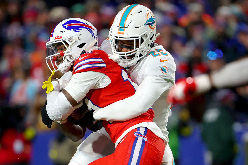 Bills Beat Dolphins On Last-Second Field Goal Through Swirling Snow ...