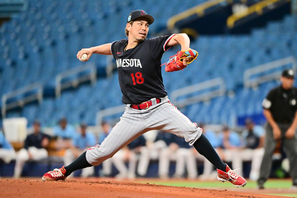 Pitchcom Device Loud PitchCom Device Tips Pitches To Rays, Still Doesn't Help | OutKick