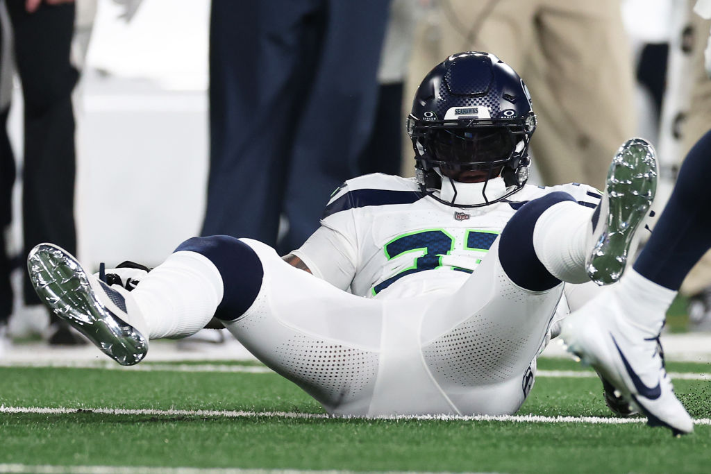 Jamal Adams Ripped Jamal Adams Finally Returns To Seahawks Lineup, Suffers Concussion On ...