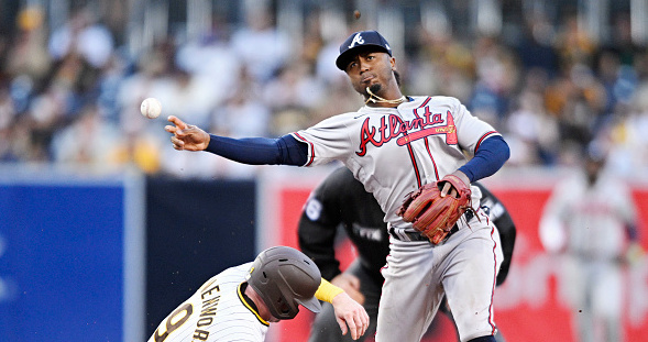 Braves' Ozzie Albies suffers fractured left foot