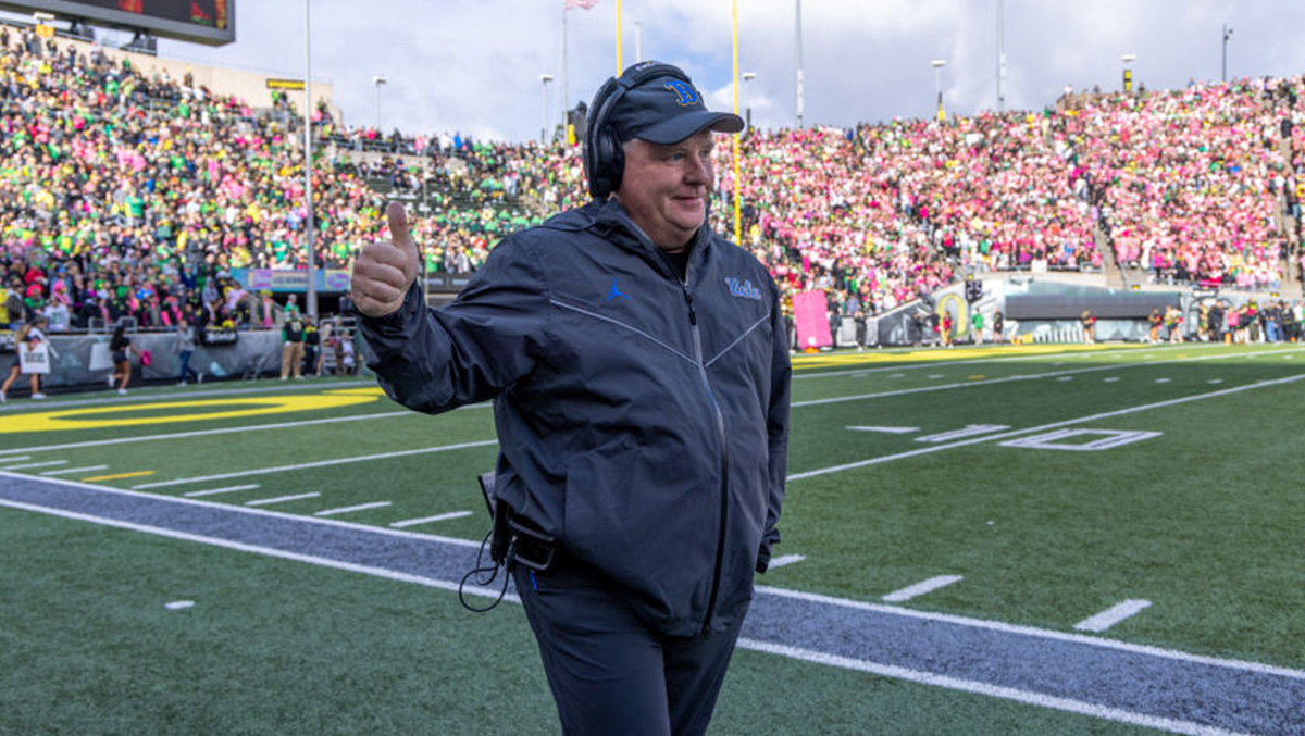 Chip Kelly Explains Why UCLA Does Not Hold Long Meetings With Players