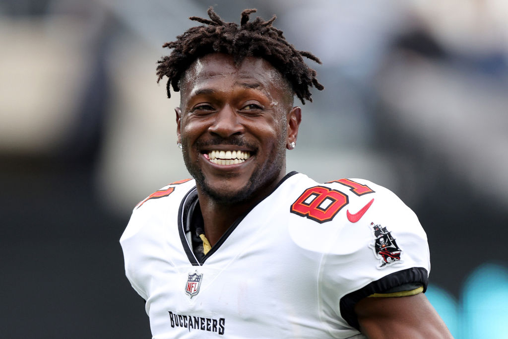 Reports: Antonio Brown Jumped, Pulls Gun Out During Chaotic Adin Ross Live-Stream Boxing Event