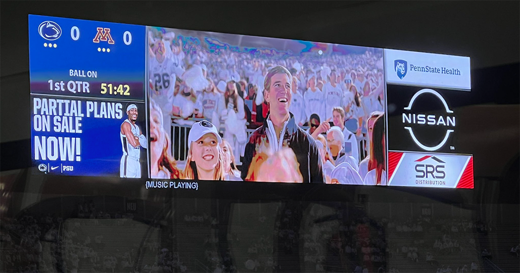 Penn State Fans Go Bonkers When Eli Manning Shows Up At Whiteout