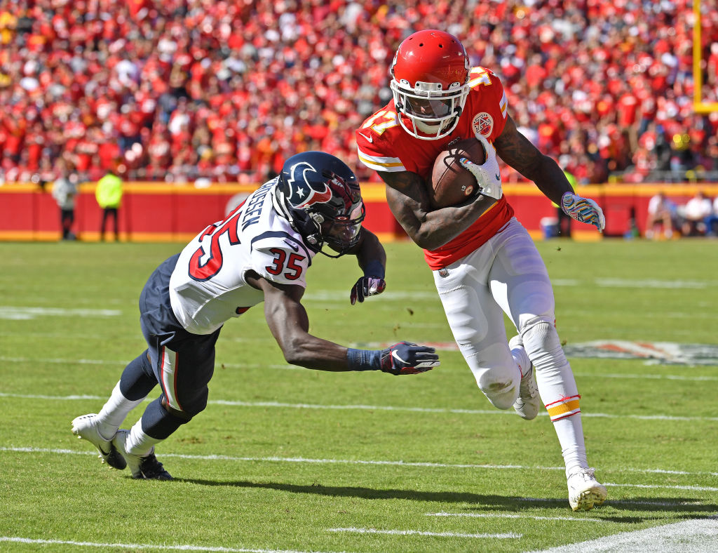 Video Tyreek Hill Hurdles A Kid At His Youth Football Camp OutKick