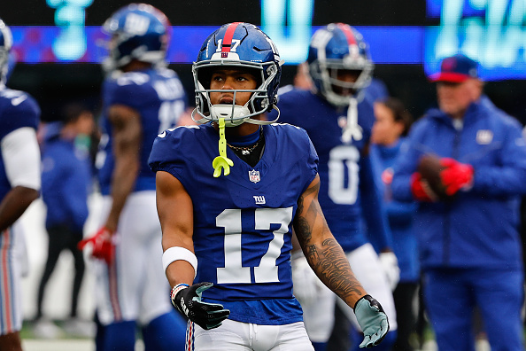 Giants WR Pulls Off Incredible Spinning Catch, Then Baits Packers Into ...