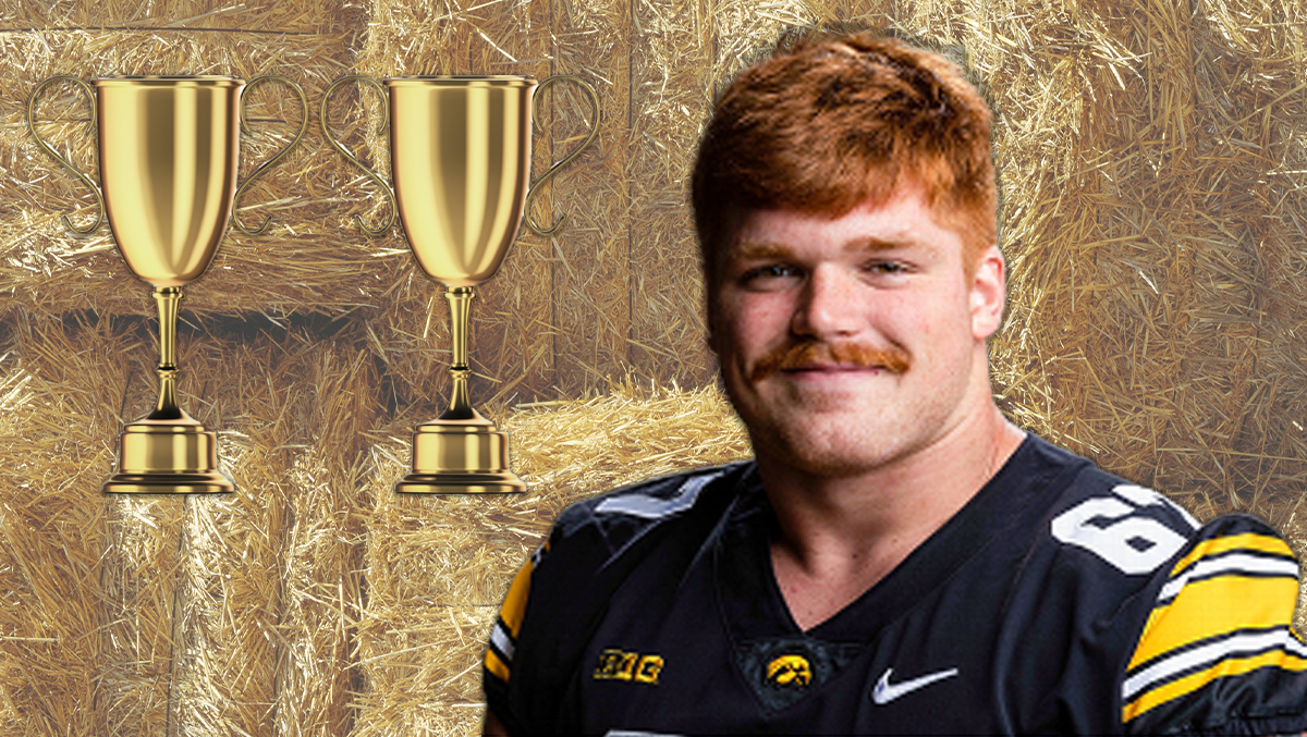 320lb Iowa Offensive Lineman Sets New Record With Huge Hay Bale Toss