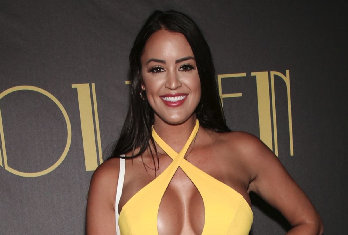 Tennis Influencer Rachel Stuhlmann Is All Business At The Miami Open, Fireball Over Baseball Game & Shrimp