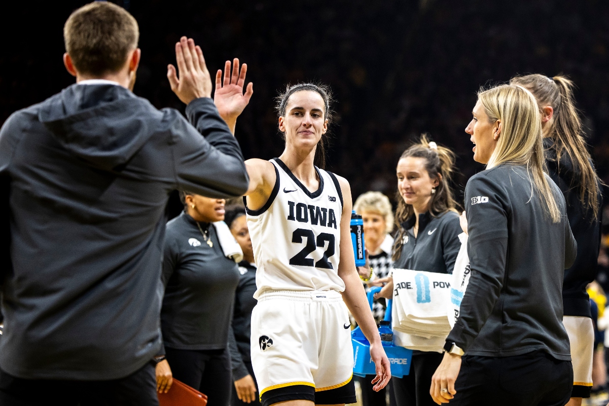 Michigan Players Wrote Caitlin Clark Notes Before She Broke The S