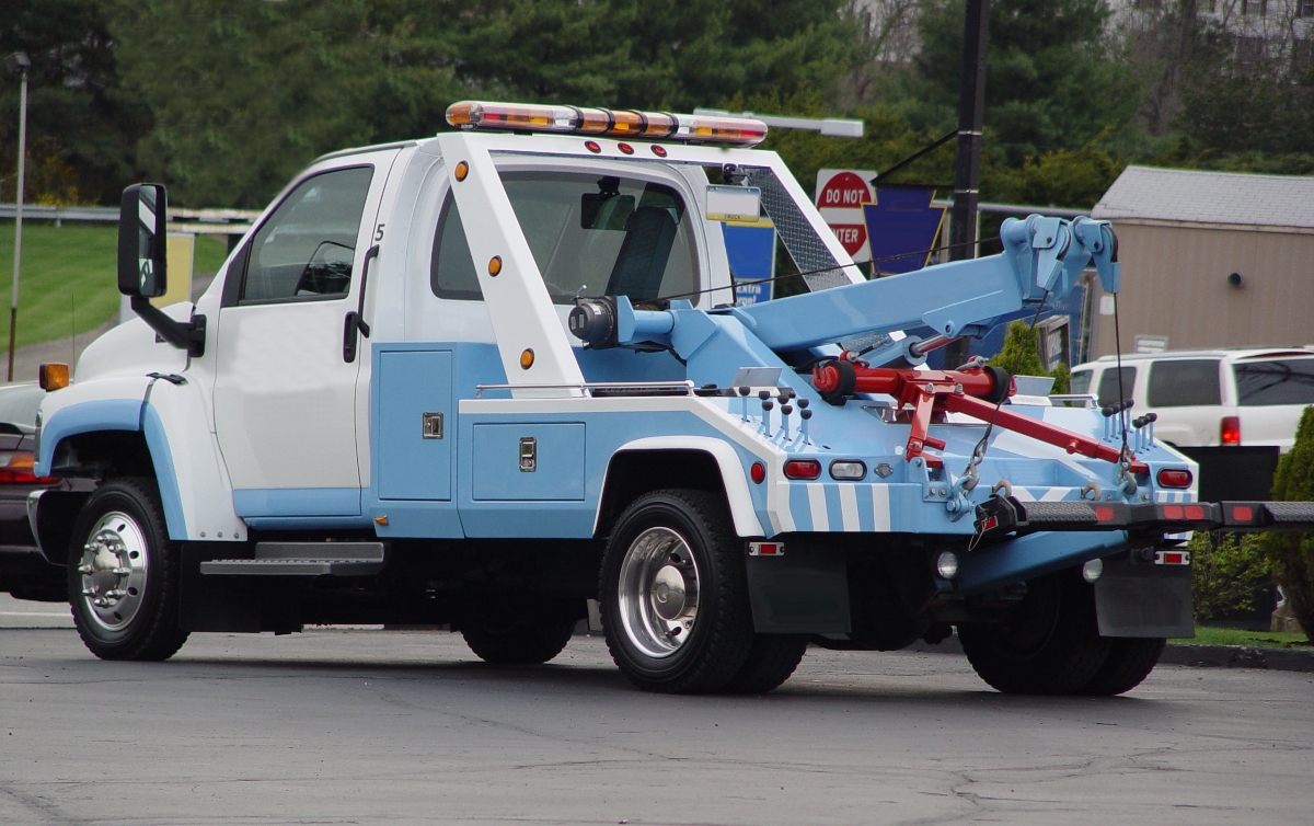 Viral Video Shows Woman Making Insane Parking Lot Escape From A Tow ...