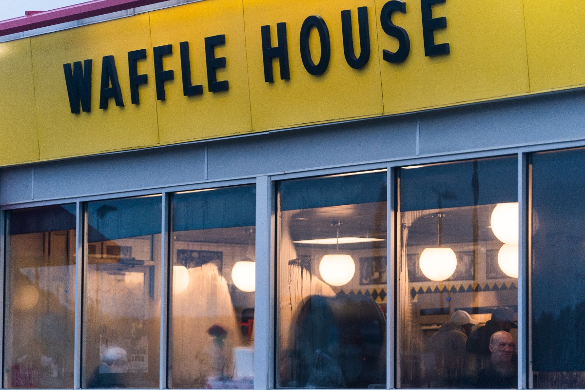 Wigs & Plates Sent Flying During Wild Waffle House Brawl In Florida