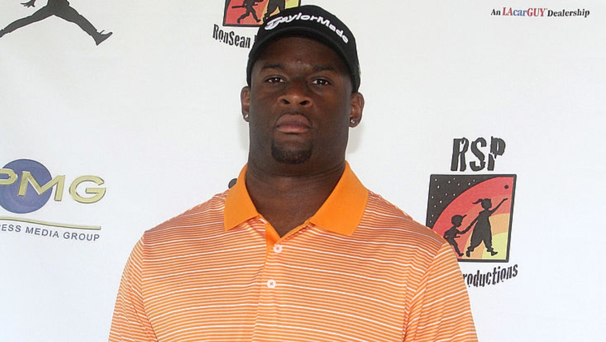 Reporter Interviewing Vince Young Finds Out Mid-Interview That It’s Not