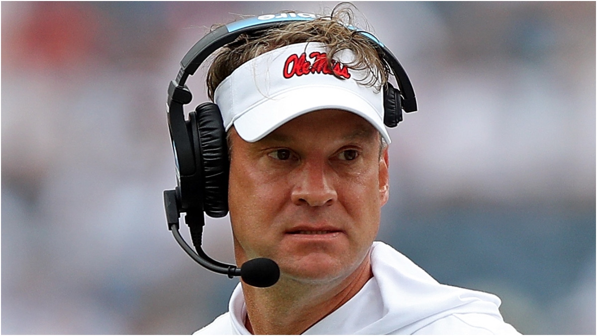 Lane Kiffin goes viral with photo of female students