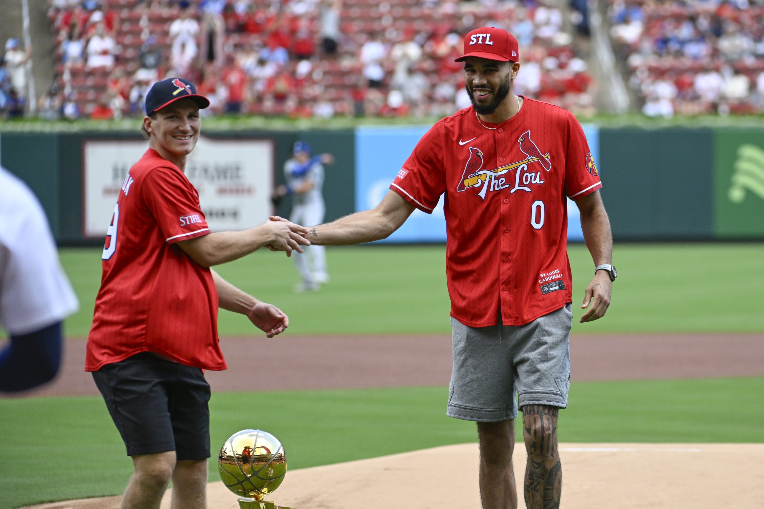 Matthew Tkachuk and Jayson Tatum recreate viral photo before throwing first pitch at Cardinals game