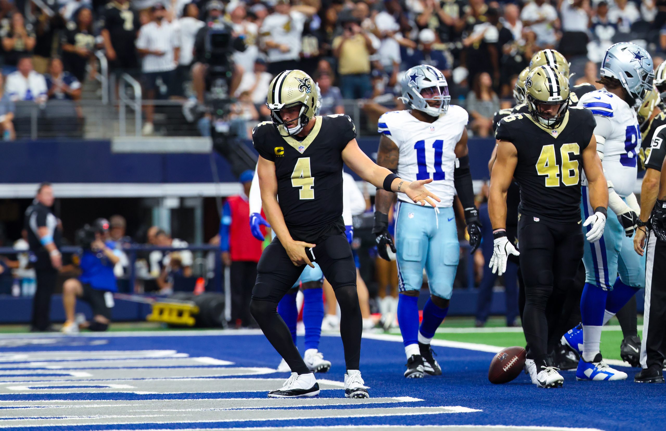 Derek Carr Fined for Michael Jackson Dance