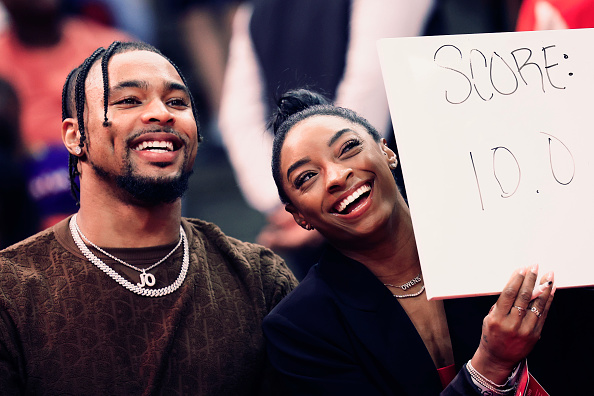 Simone Biles Reacts to Jonathan Owens' Touchdown