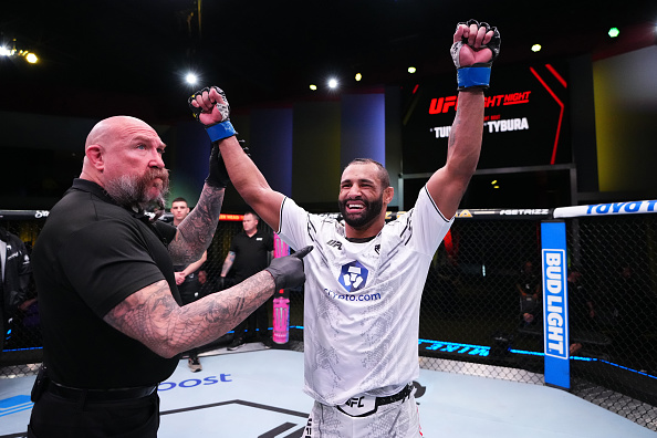 ユダヤ人のUFCファイターがハーバード大学のユダヤ人に自己防衛を助けるために総合格闘技のレッスンを行う