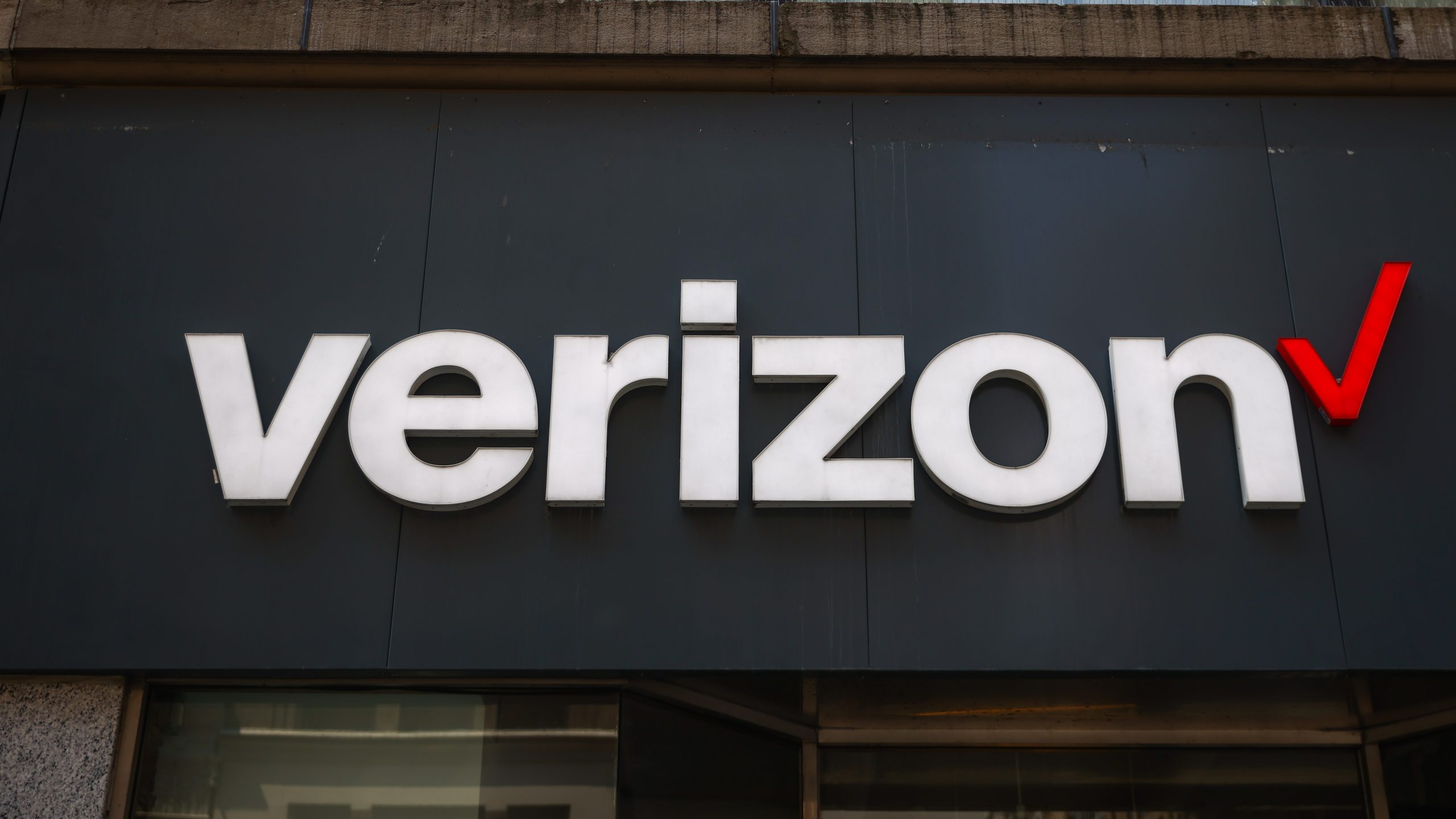 Massive Verizon Wireless Outage Frustrates Americans Across United