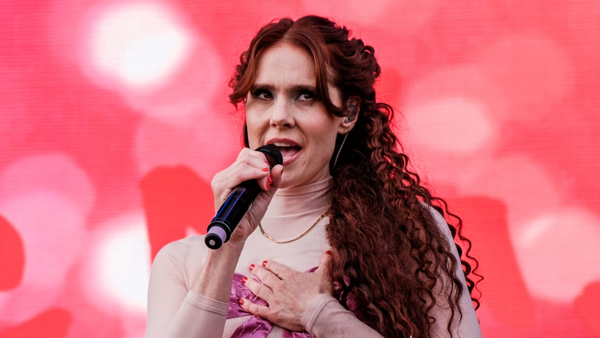 Singer Kate Nash Sells Pictures Of Her Butt On OnlyFans To Help Fund