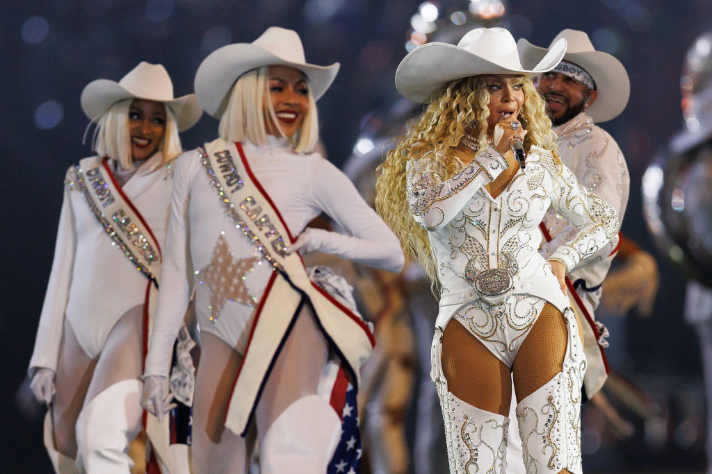 Beyonce’s NFL Christmas Halftime Show Has America Talking: Reactions