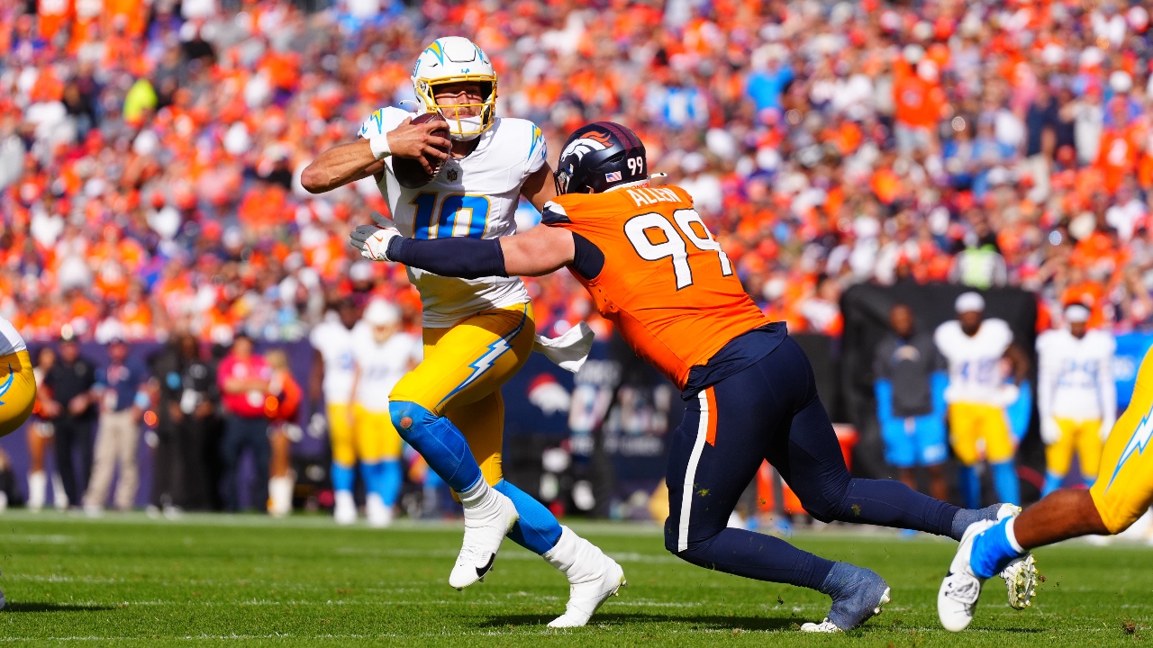 Denver Broncos At Los Angeles Chargers Thursday Night Football Week 16 ...