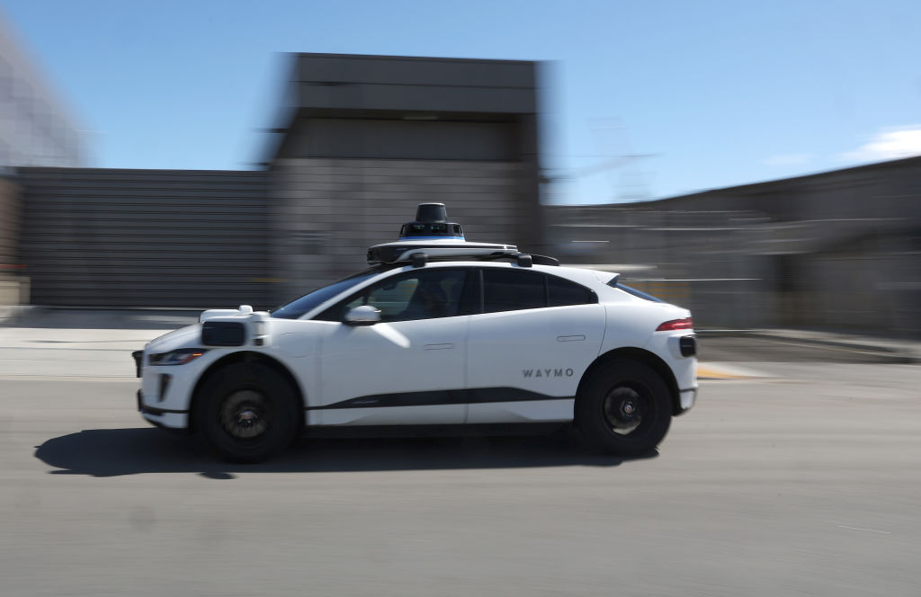 Waymo Taxi Glitch Traps Passenger in Phoenix