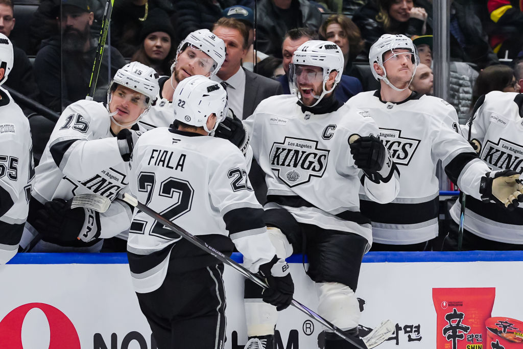 Kings Beat Panthers 2-1, Extend Streak Against Florida