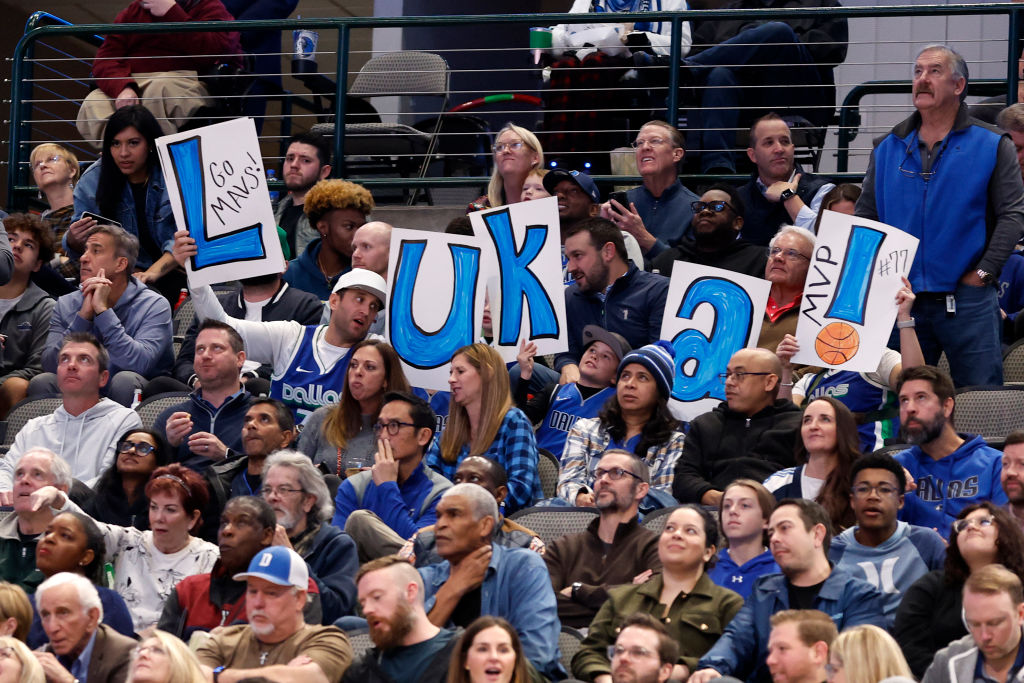 Dallas Mavericks Fans Bring A Casket To Protest The Luka Dončić Trade