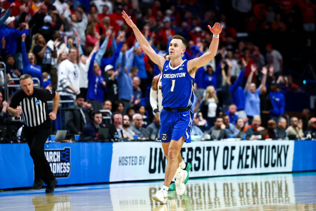 Louisville Fans Were Big Mad During Loss To Creighton, Game Stopped After Drink Thrown On Court