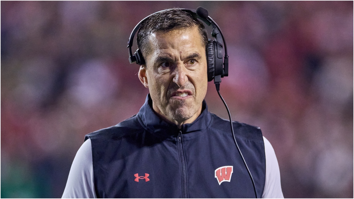 Former Wisconsin Football Star Slams Coaching Staff With Hilarious Tweet