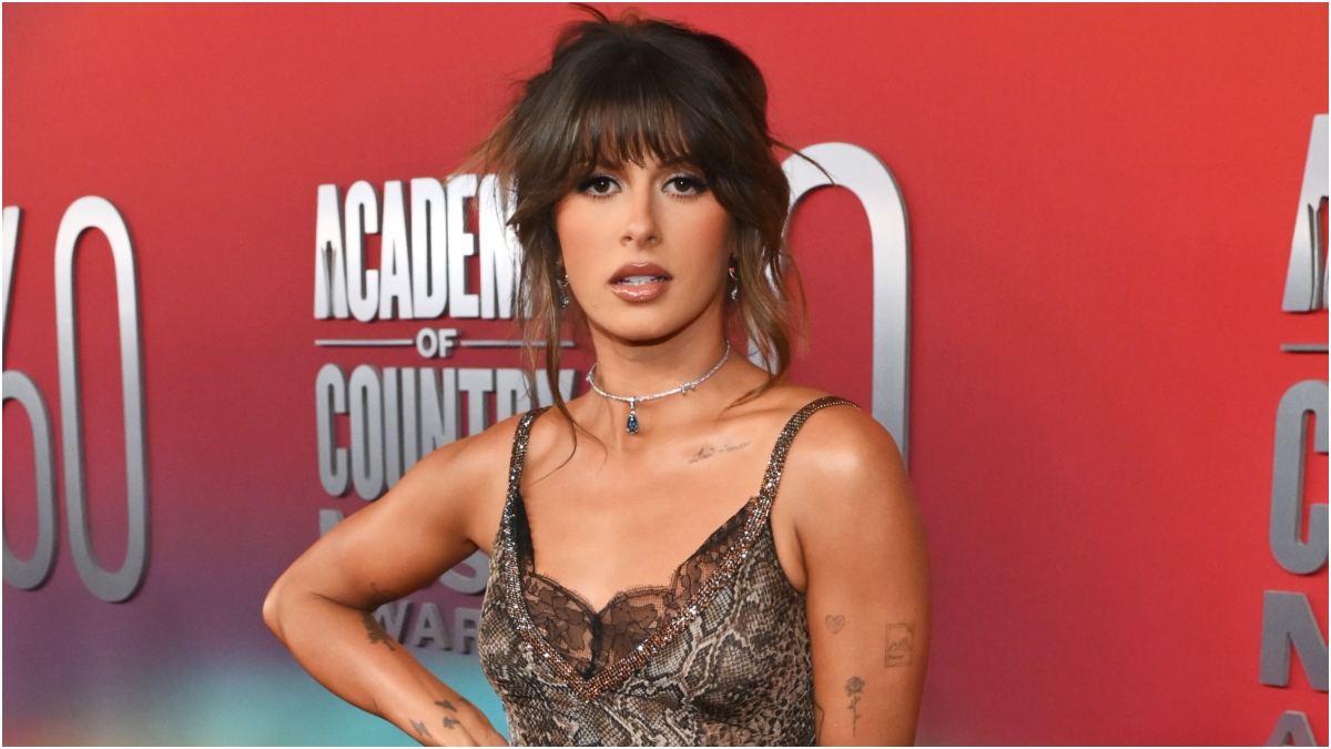 Country Music Star Reveals Shockingly Simple Dating Standards: WATCH