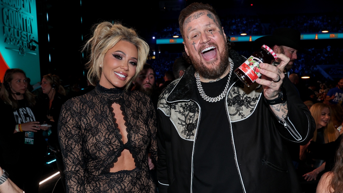 Jelly Roll's Wife Flashed Her Boobs At Him In A Hockey Arena