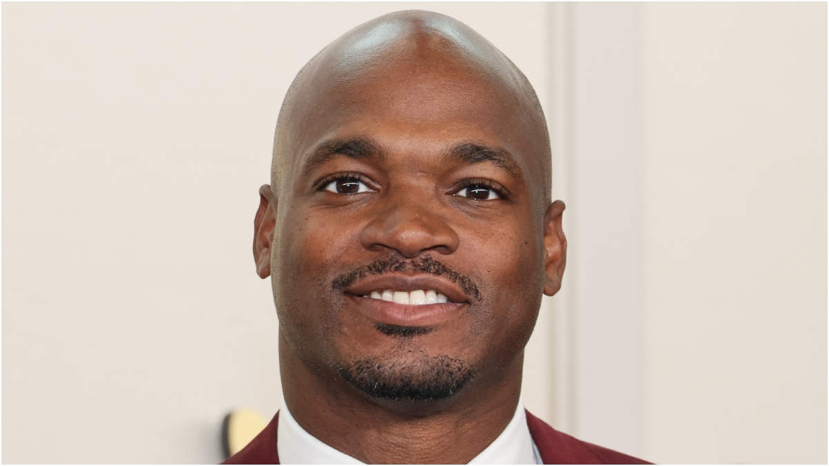 Adrian Peterson Filmed In Massive Brawl Over Insanely Stupid Reason: WATCH