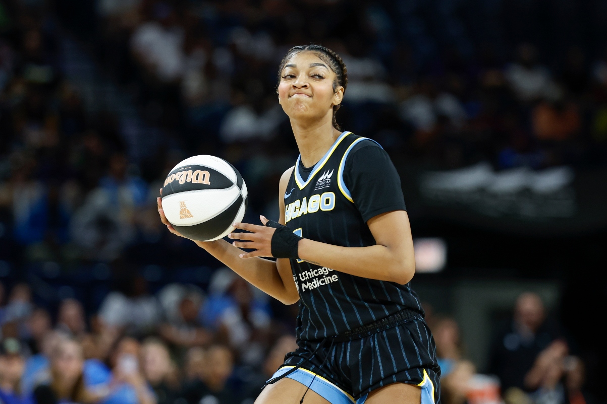 Video: Angel Reese Slaps Opponent In The Face After Missing A Layup |  OutKick