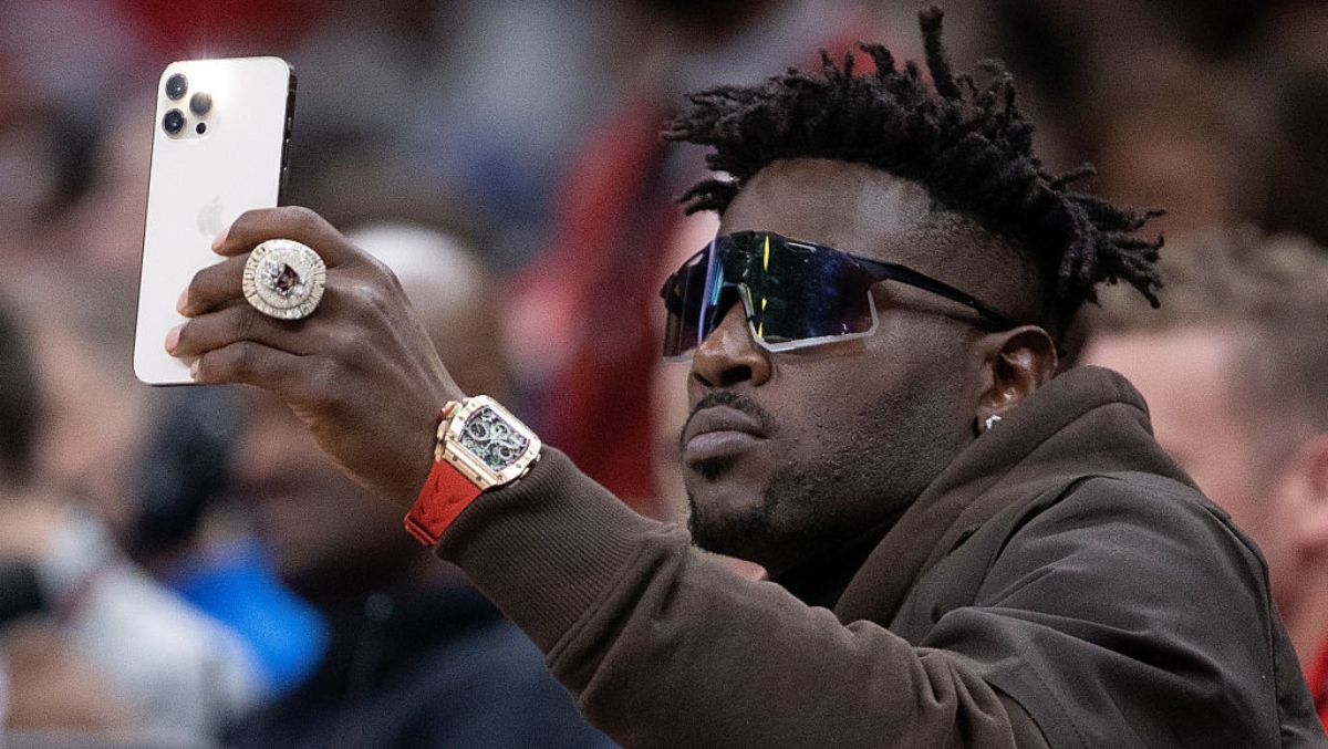 Antonio Brown's Social Media Activity Doesn't Help His Current Attempted Murder Charge