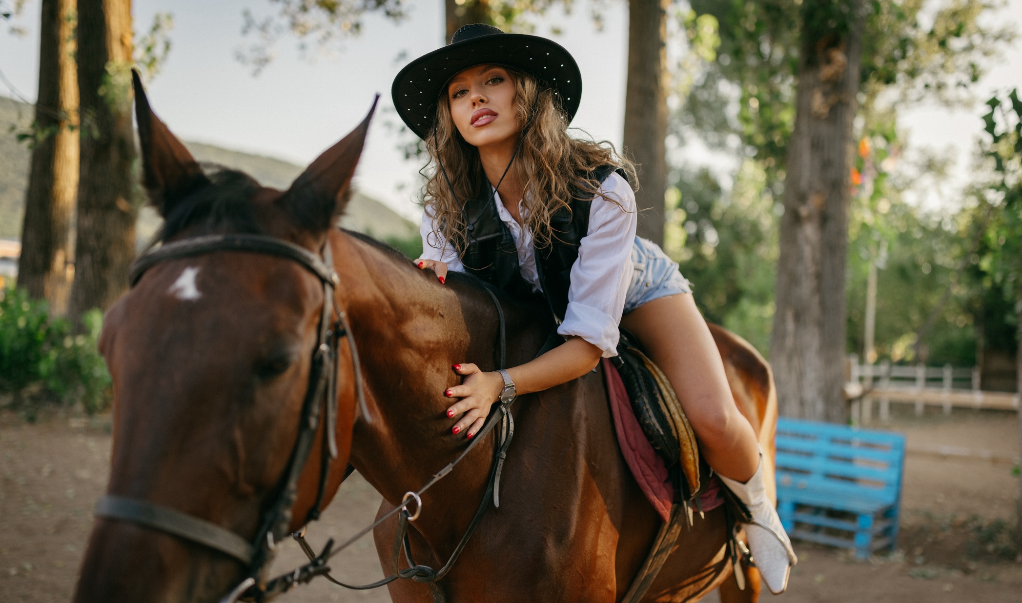 The Cowgirls of Instagram Battle It Out For Cowgirl Of The Year Honors, Oregon State Crushes Beers & MEAT!