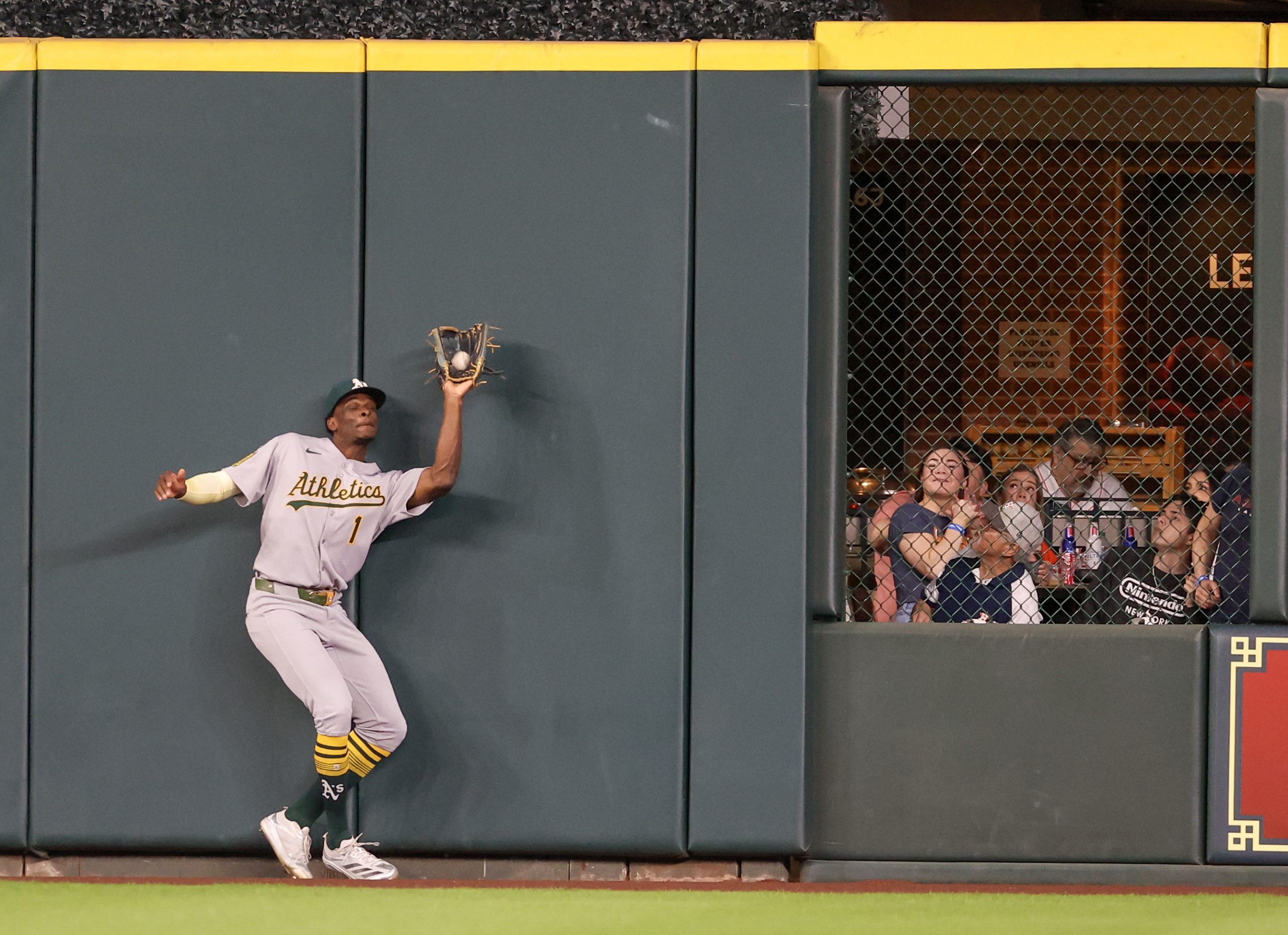 This Year's Baseball Is Dead, And No One Can Figure Out Why It's Happening