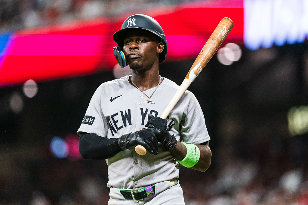 “Misplay by Jazz Chisholm costs Yankees crucial game: Ignorance of baseball rules exposed”