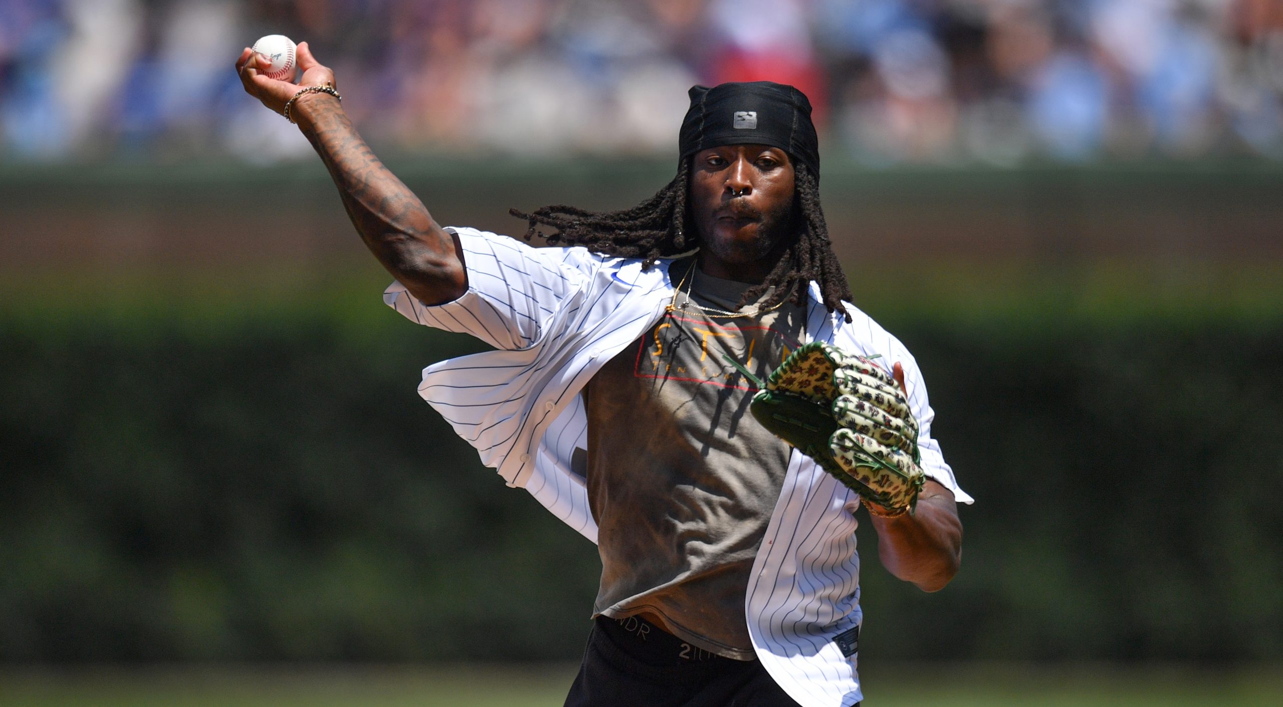 Alvin Kamara Gets Rare Do-Over After Abysmal First Pitch Before Cardinals-Cubs Game