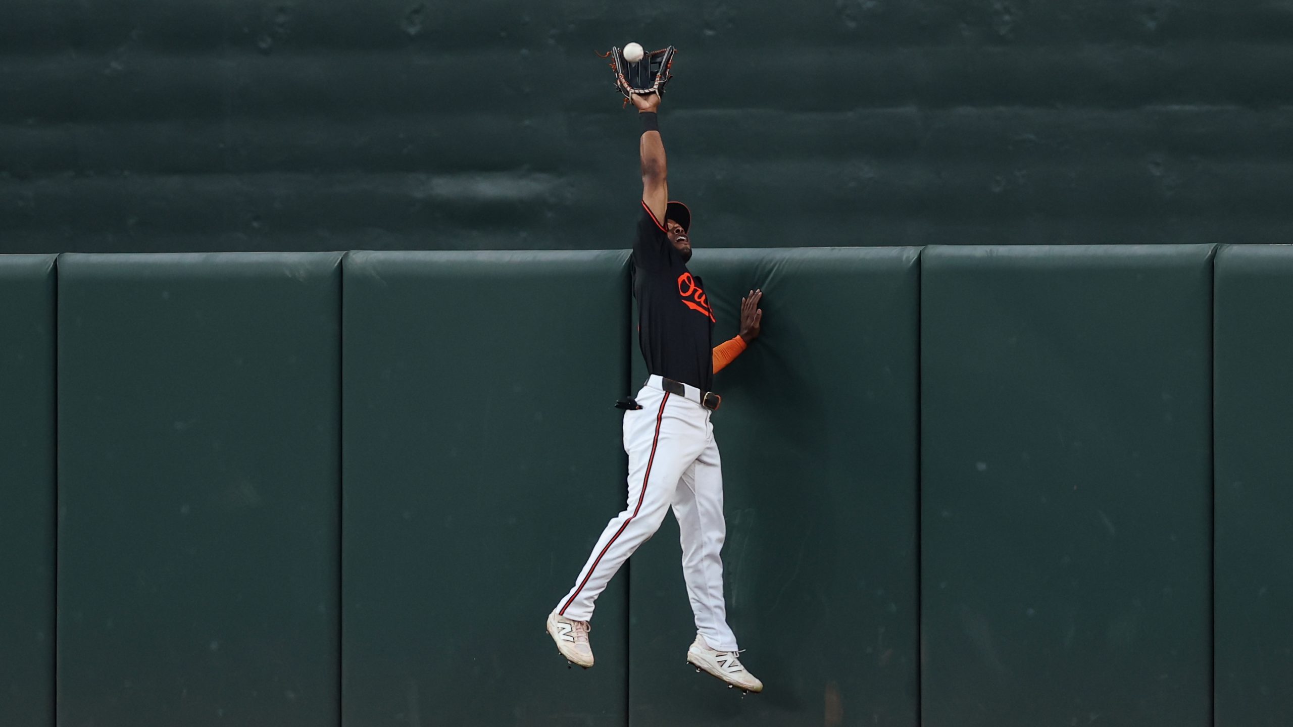 Orioles' Cedric Mullins Robs Home Run in Potential Final Baltimore Game