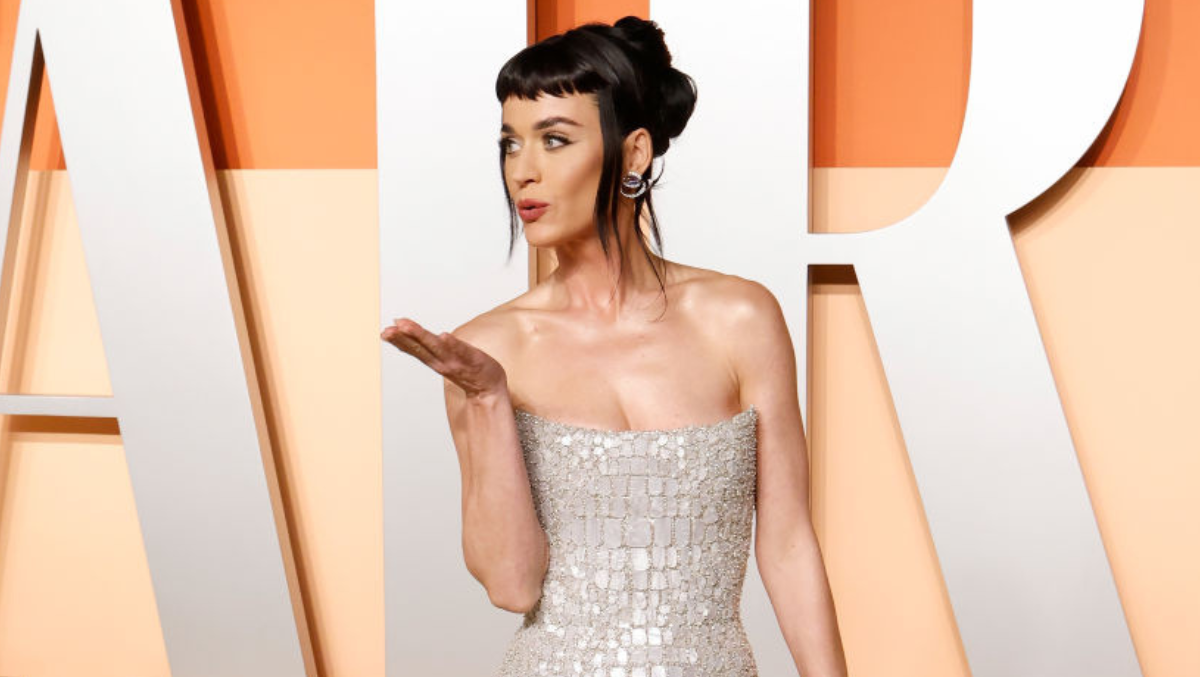 Katy Perry Gets Cozy With Justin Trudeau, Wimpy Eric Swalwell Gets Crushed & Stopping Grizzly Bears