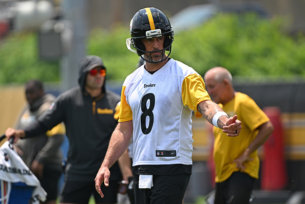Steelers Aaron Rodgers Ends Rough Camp Start with Key Connections