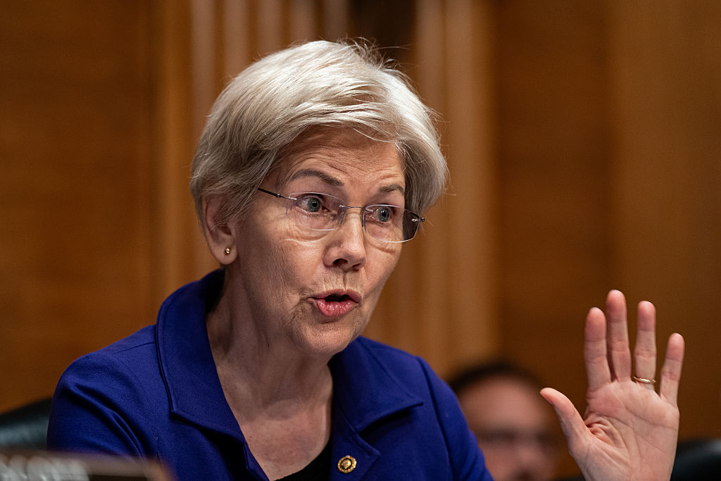 Sen. Elizabeth Warren Falls After Trying To Lean Against A Desk Like A Cool Person