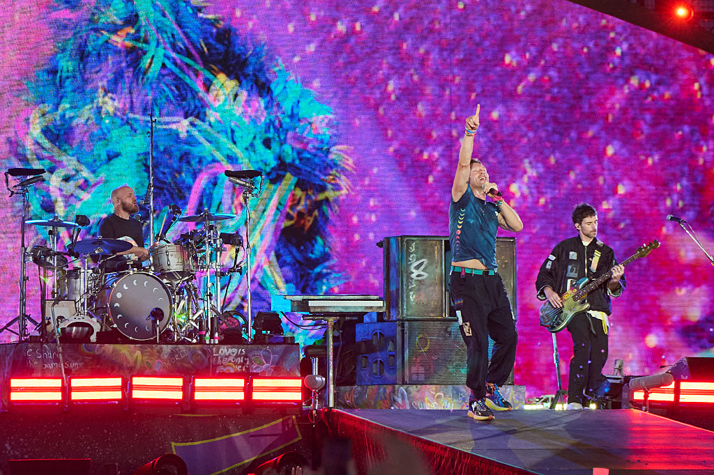 Coldplay's Kiss Cam Makes Couple Very Uncomfortable, But Why?