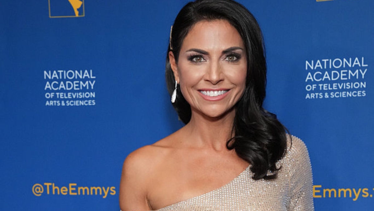 CBS Girl Jenny Dell Has Patriots Buzzing In A Tiny Blue Dress, Kay Adams Brings The Heat & CNN Is Stumped!