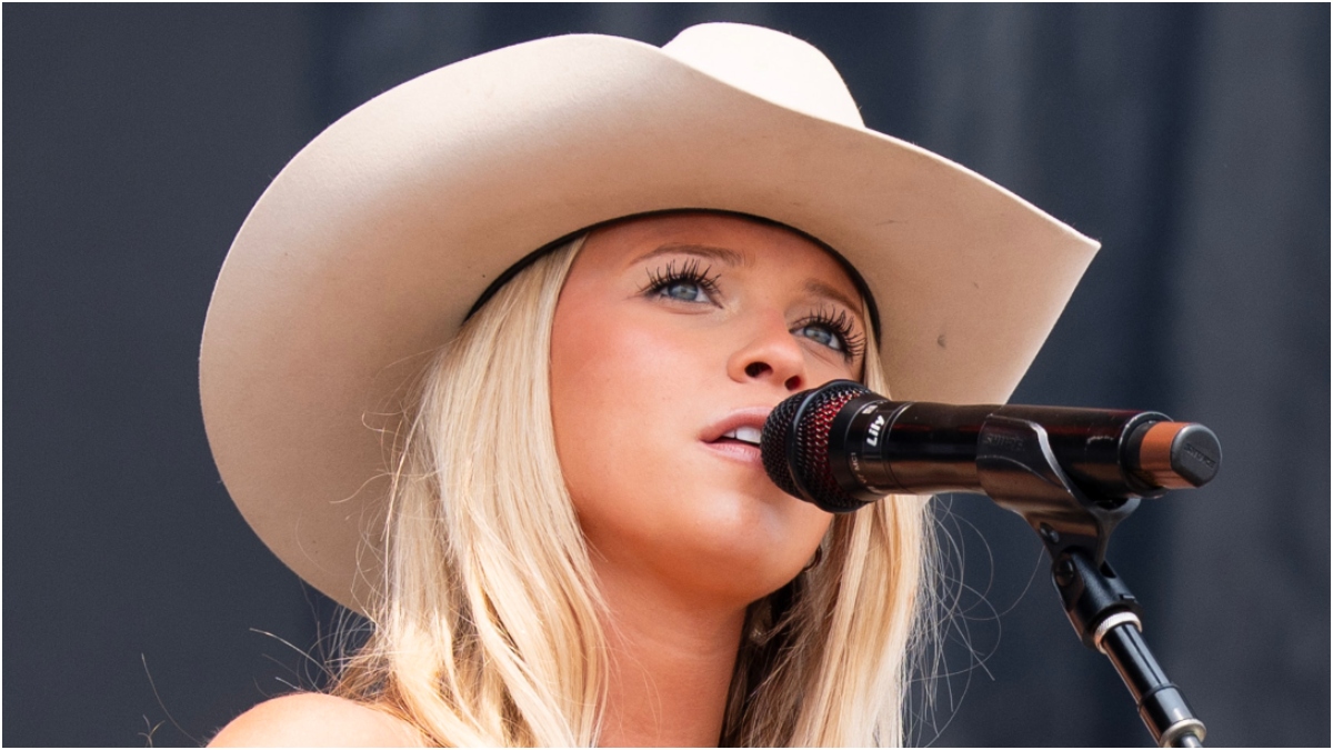 Country Music Stars Have Fans Going Crazy With New Song: LISTEN